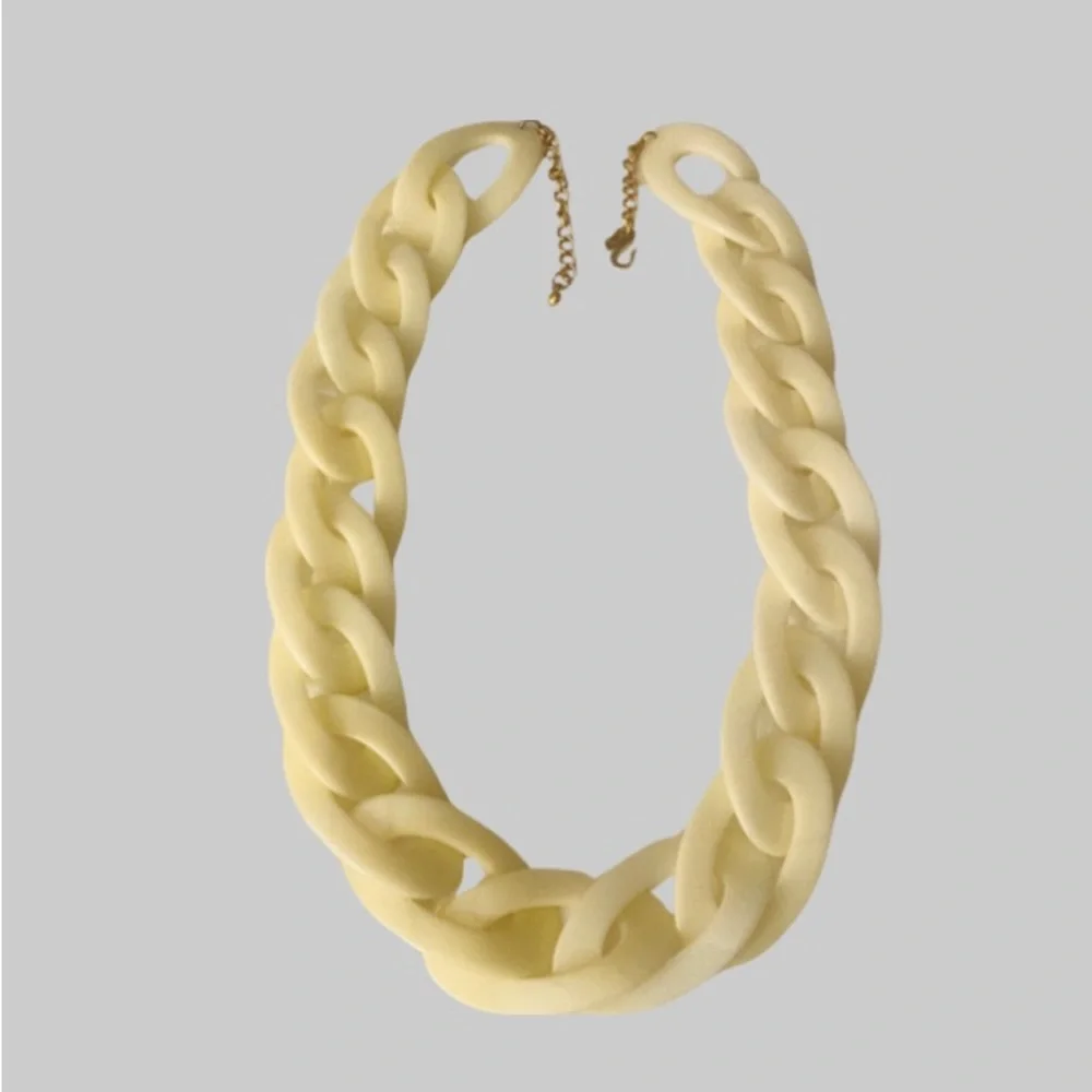 ‼️💥PRICE DROP☄️Kenneth Jay Lane 34” Resin Oval Link Necklace Adjustable Closure
